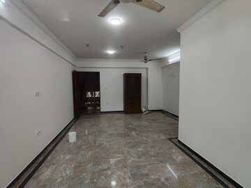 Room in 2 BHK Apartment at Hiranandani Gardens Glen Gate, Powai – for Rent