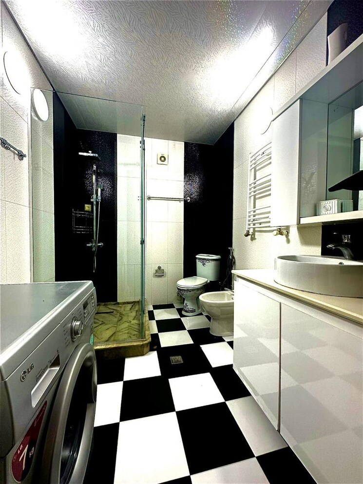 Attached Bathroom, panchsheel enclave 3 Bedroom 265 Sq.Yd. Builder Floor In Panchsheel Enclave Delhi 9532163