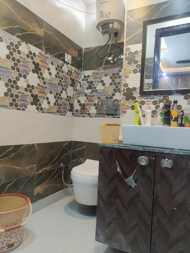 Attached Bathroom, panchsheel enclave 3 Bedroom 265 Sq.Yd. Builder Floor In Panchsheel Enclave Delhi 9532163