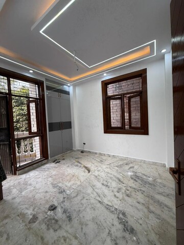 Room in 3 BHK Apartment at Anmol Eleganzia Royale, Andheri West – for Rent