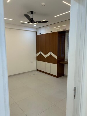 Room in 3 BHK Apartment at Jayabheri The Nirvana, Gopanpally – for Rent