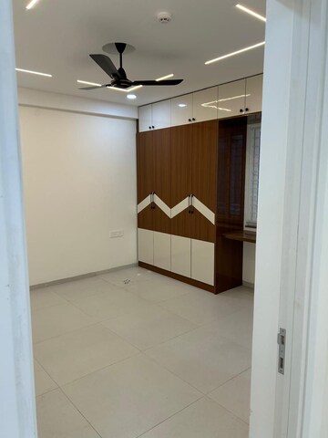 Room in 3 BHK Apartment at Jayabheri The Nirvana, Gopanpally – for Rent