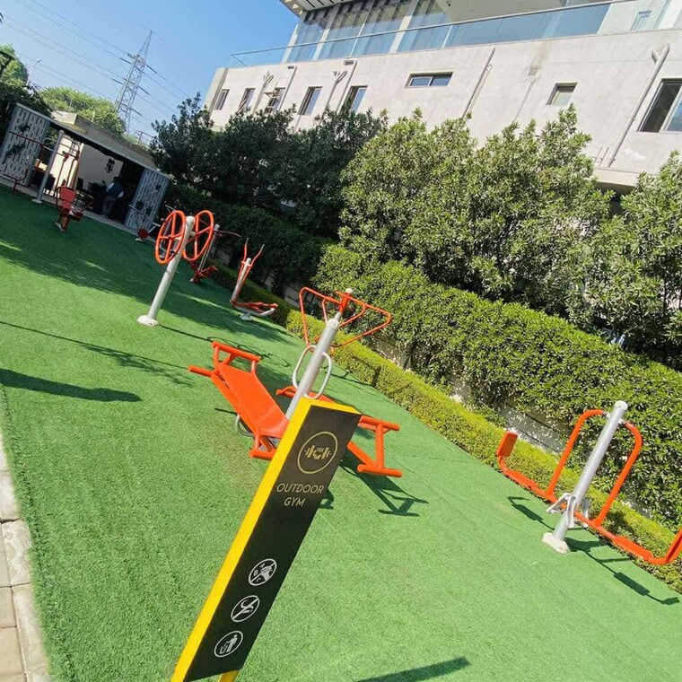 Garden, bptp-district-faridabad 3.5 Bedroom 1350 Sq.Ft. Builder Floor In Sector 81 Faridabad 9532218