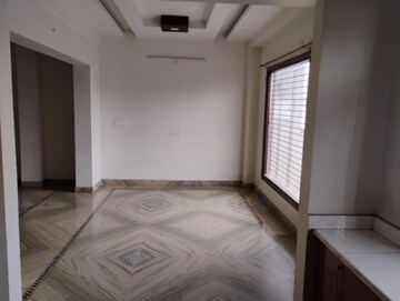 Room in 3 BHK Builder Floor at Panchsheel Enclave – for Rent
