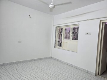 Room in 2 BHK Apartment at Bandra West – for Rent