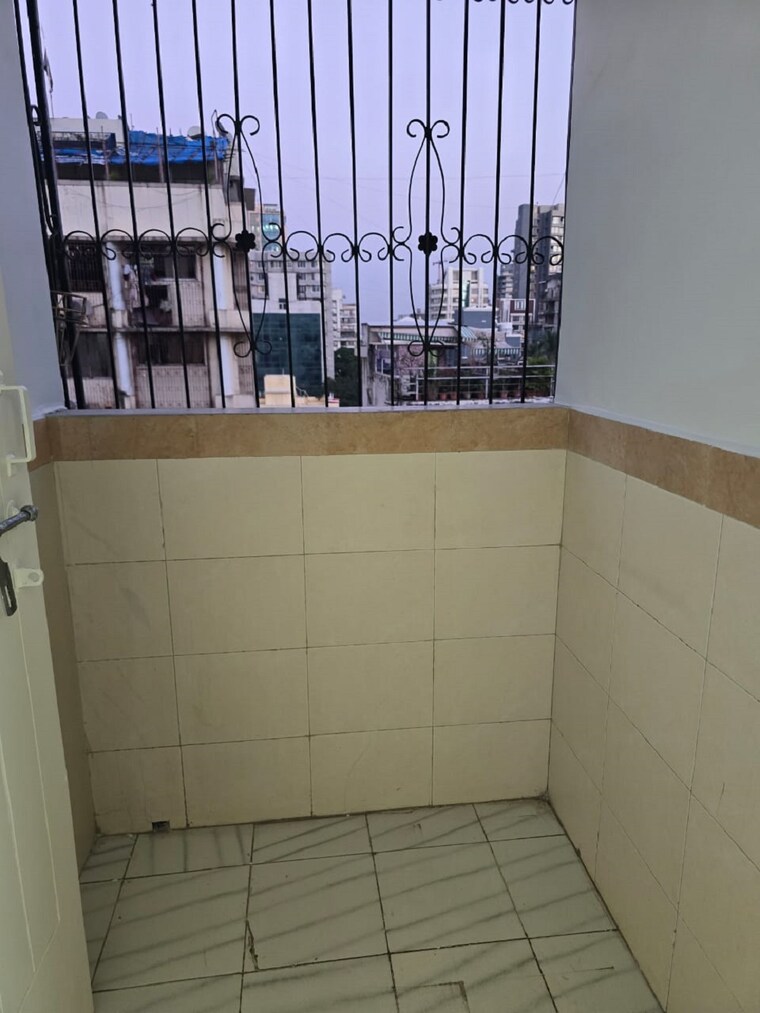 Bathroom, bandra west 2 Bedroom 700 Sq.Ft. Apartment In Bandra West Mumbai 9532219