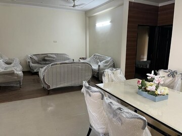 Master Bedroom in 3 BHK Builder Floor at Gardenia Glory, Sector 46 – for Rent