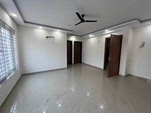 Room in 3 BHK Builder Floor at Ardee City, Sector 52 – for Rent