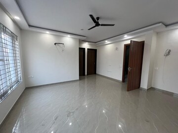 Room in 3 BHK Builder Floor at Ardee City, Sector 52 – for Rent