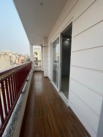 Balcony in 3 BHK Builder Floor at Ardee City, Sector 52 – for Rent