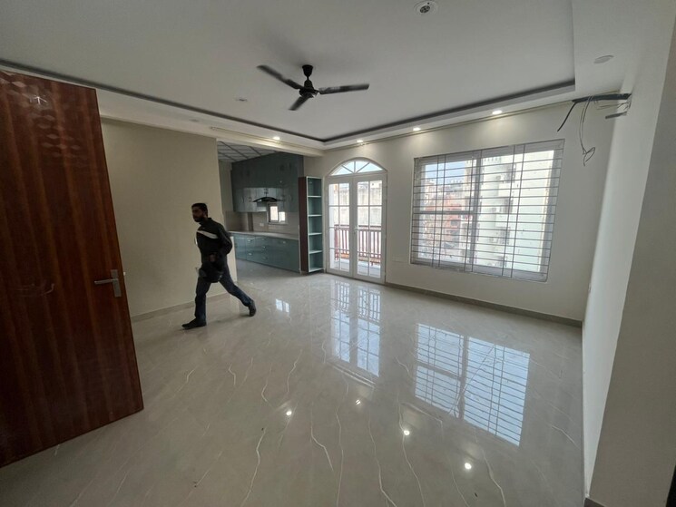 Room, ardee-city 3 Bedroom 300 Sq.Ft. Builder Floor In Sector 52 Gurgaon 9532288