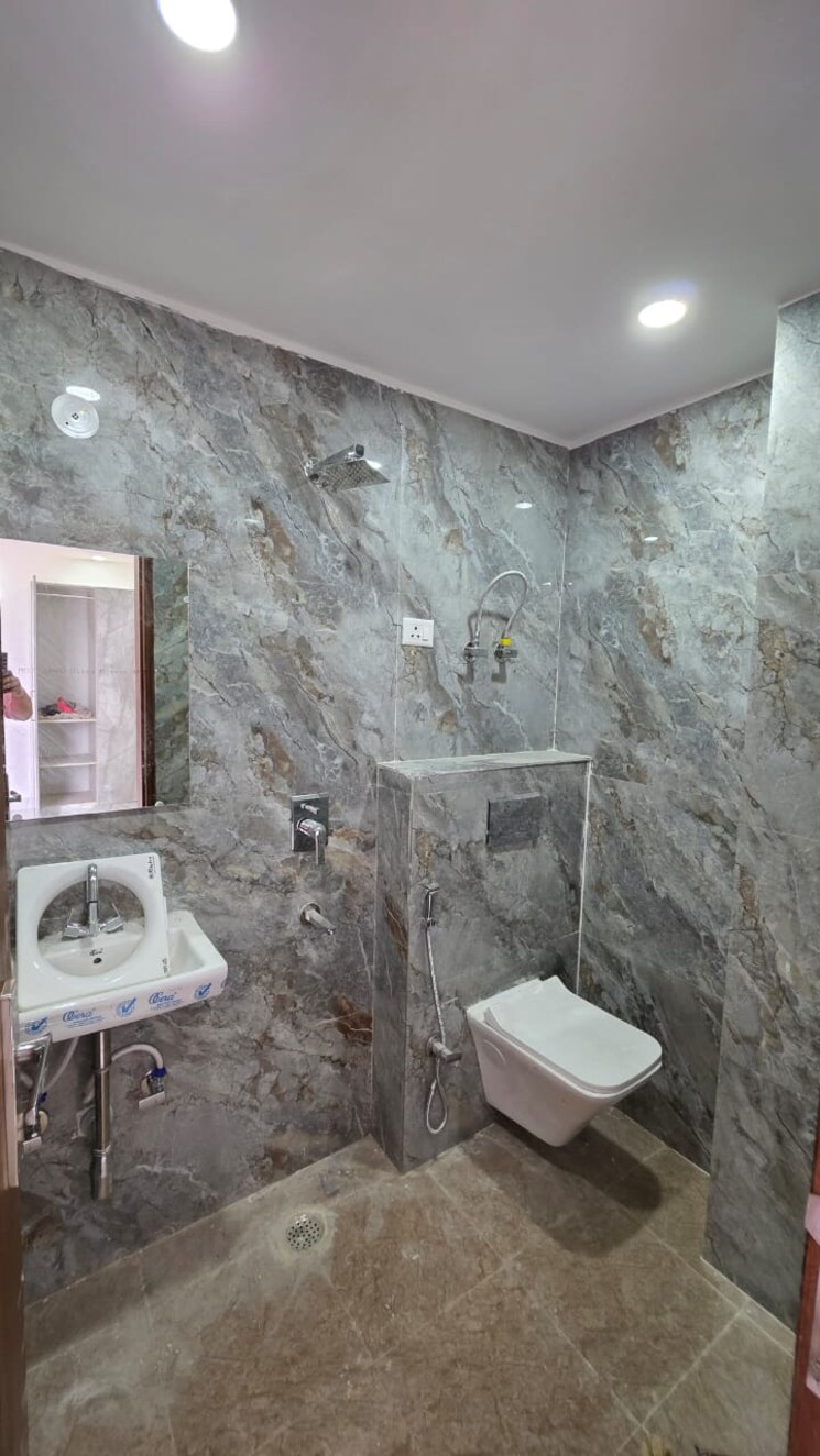 Bathroom, saket 2 Bedroom 858 Sq.Ft. Builder Floor In Saket Delhi 9532281