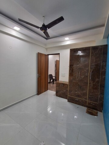 Room in 2 BHK Apartment at Green Valley, Chipiyana Buzurg – for Rent