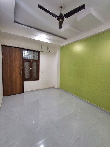 Room in 2 BHK Apartment at Green Valley, Chipiyana Buzurg – for Rent