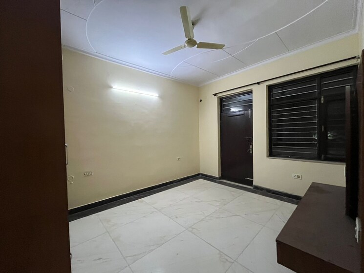 Room, rwa-apartments-sector-45 3 Bedroom 270 Sq.Ft. Builder Floor In Sector 45 Noida 9532345