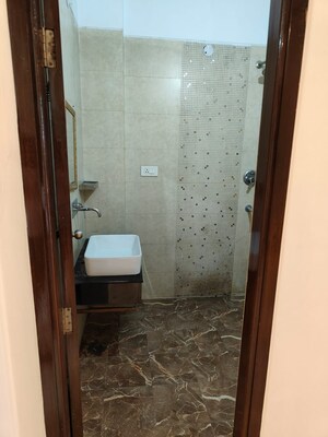 Bathroom in 3 BHK Builder Floor at Vipul World Plots, Sector 48 – for Rent
