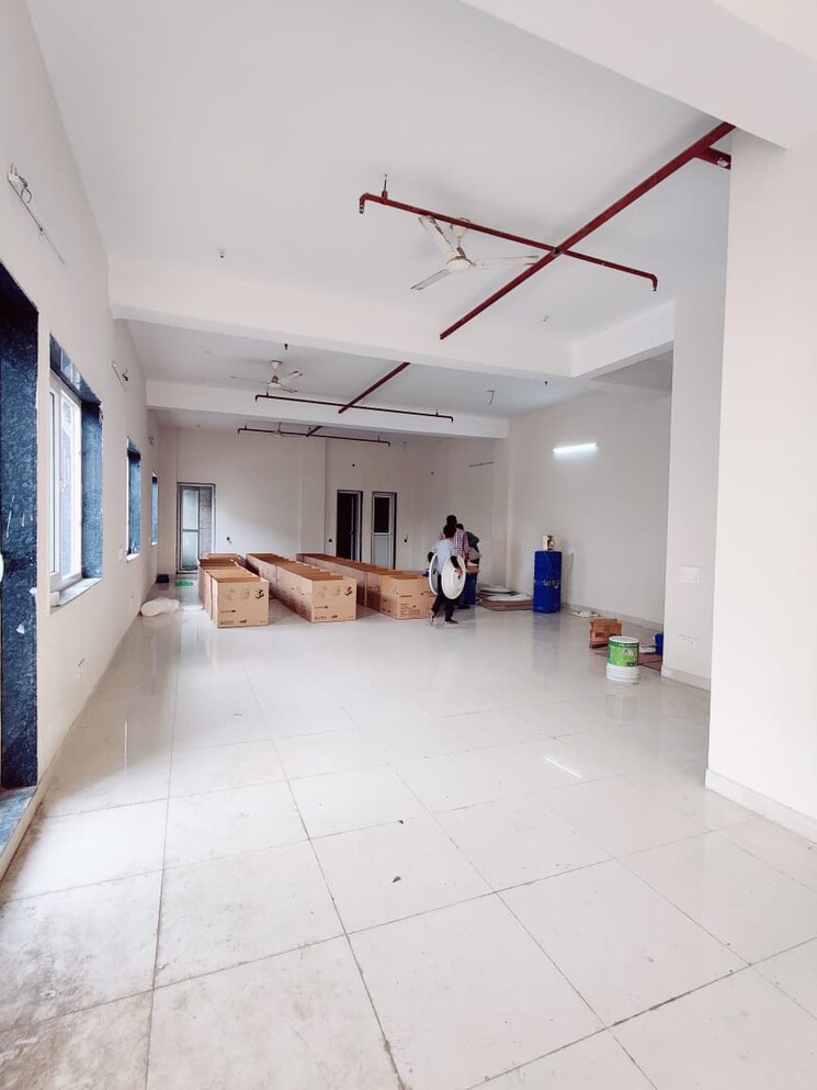 undefined, sector 63 Commercial Warehouse 8100 Sq.Ft. In Sector 63 Noida 9532326