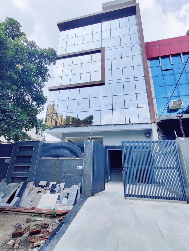 Balcony, sector 63 Commercial Warehouse 8100 Sq.Ft. In Sector 63 Noida 9532326