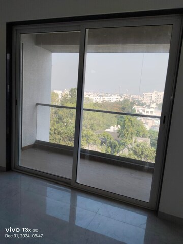 Room in 3 BHK Apartment at Rathi Yashodhan Elite, Aundh – for Rent