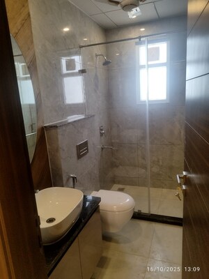 Bathroom in 3 BHK Builder Floor at Raj One Good Earth, Sector 71 – for Rent