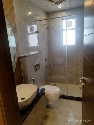 Bathroom in 3 BHK Builder Floor at Raj One Good Earth, Sector 71 – for Rent