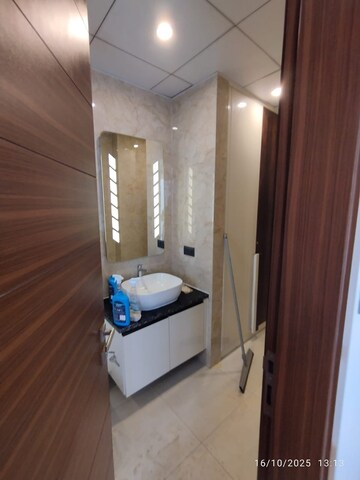 Bathroom in 3 BHK Builder Floor at Raj One Good Earth, Sector 71 – for Rent