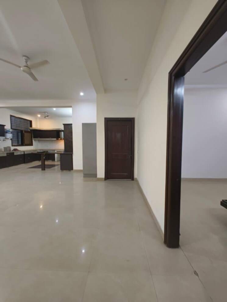 Room, ss-mayfield-gardens 3 Bedroom 432 Sq.Yd. Builder Floor In Sector 51 Gurgaon 9532537