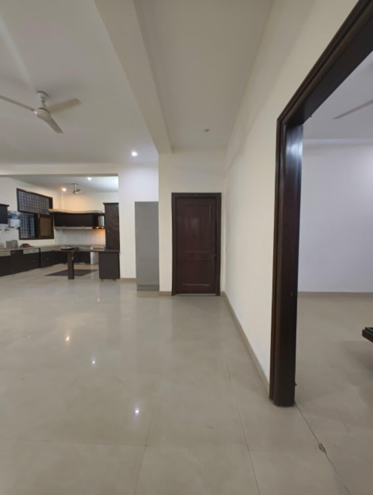 Room, ss-mayfield-gardens 3 Bedroom 432 Sq.Yd. Builder Floor In Sector 51 Gurgaon 9532537