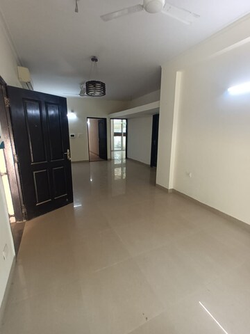 Room in 3 BHK Apartment at Ansal API Esencia, Sector 67 – for Rent