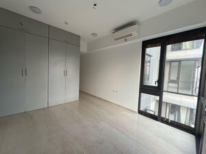 Room in 3 BHK Apartment at Lodha The Park, Worli – for Rent