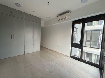 Room in 3 BHK Apartment at Lodha The Park, Worli – for Rent