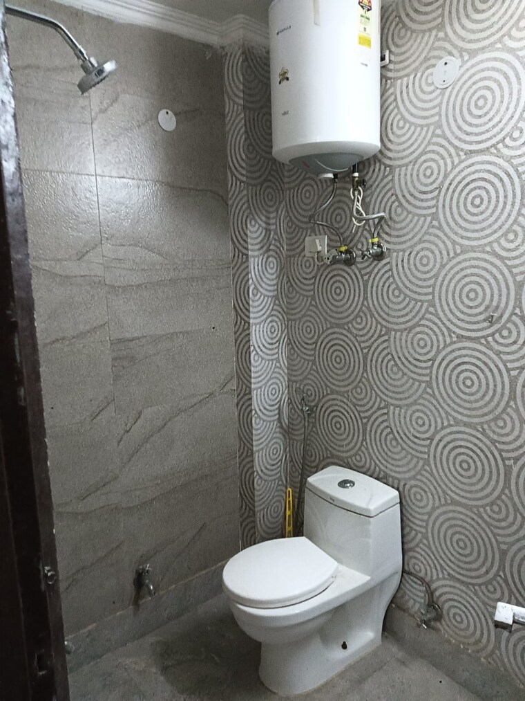 Bathroom, freedom fighters enclave 2 Bedroom 850 Sq.Ft. Builder Floor In Freedom Fighters Enclave Delhi 9532426
