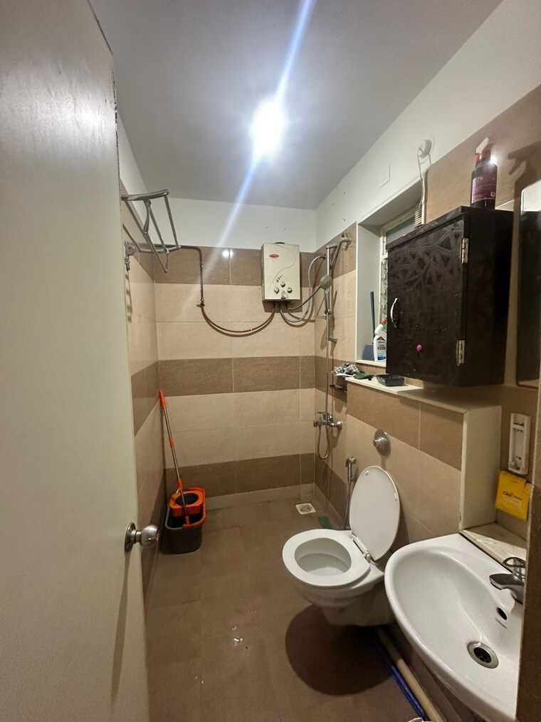 Bathroom, amanora-trendy-homes 2 Bedroom 850 Sq.Ft. Apartment In Hadapsar Pune 9532420