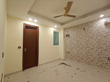Room in 4 BHK Apartment at Aradhya Homes, Sector 67a – for Rent
