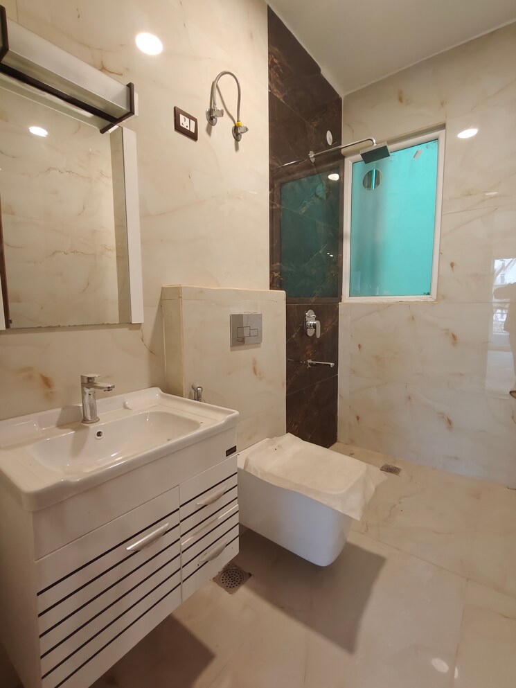 Bathroom, aradhya-homes 4 Bedroom 2200 Sq.Ft. Apartment In Sector 67a Gurgaon 9532423