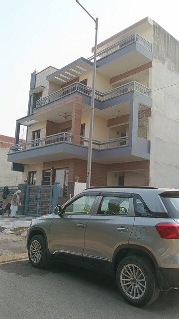 2 BHK Builder Floor For Rent in Aerocity
