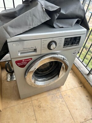  2 BHK Apartment at Amanora Gold Towers, Hadapsar – for Rent