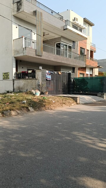 2 BHK Builder Floor For Rent in Aerocity