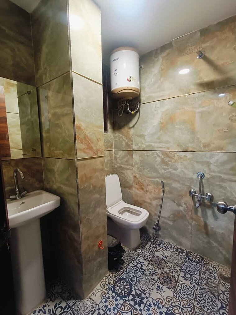 Bathroom, chattarpur 2 Bedroom 850 Sq.Ft. Builder Floor In Chattarpur Delhi 9532557