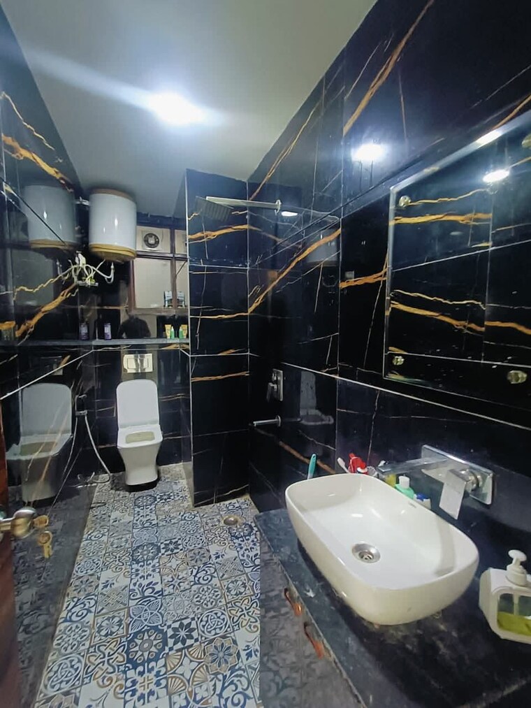 Bathroom, chattarpur 2 Bedroom 850 Sq.Ft. Builder Floor In Chattarpur Delhi 9532557