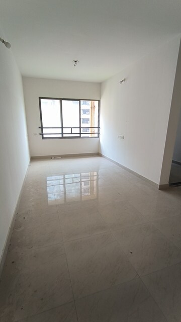 Room in 2 BHK Apartment at Atlanta Heights, Prabhadevi – for Rent