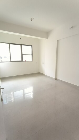 Room in 2 BHK Apartment at Atlanta Heights, Prabhadevi – for Rent