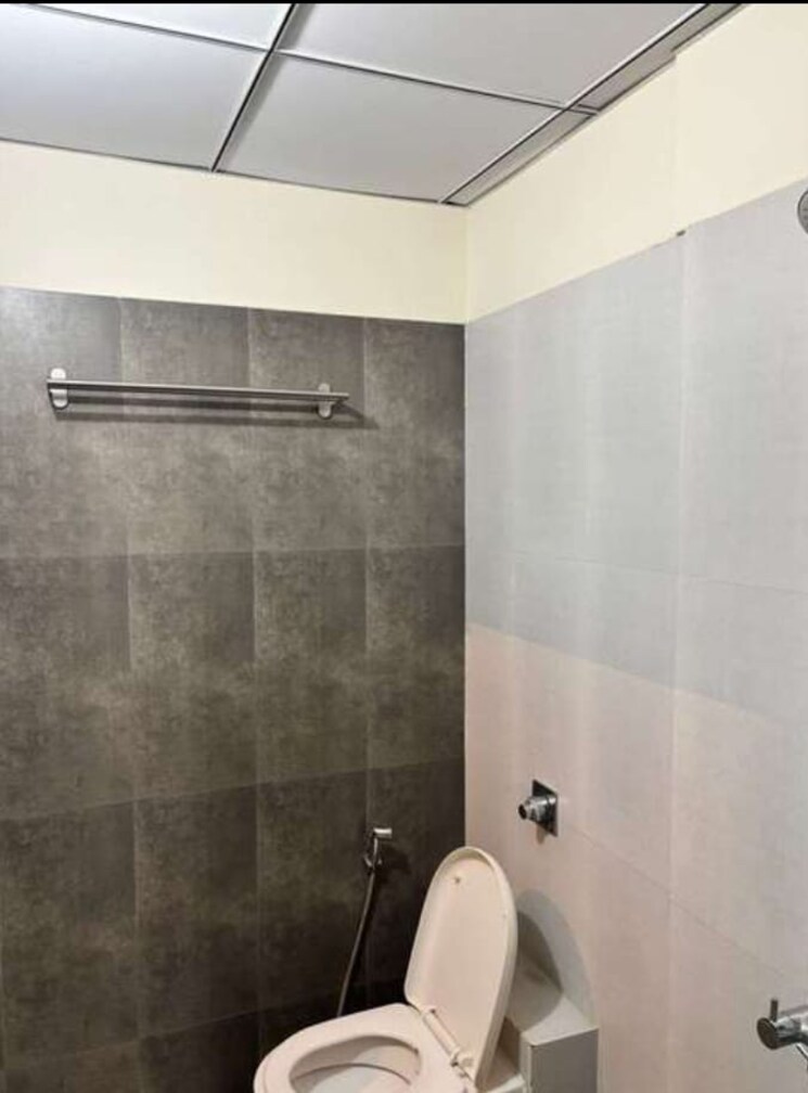 Bathroom, vijay-orovia 3 Bedroom 869 Sq.Ft. Apartment In Ghodbunder Road Thane 9532551