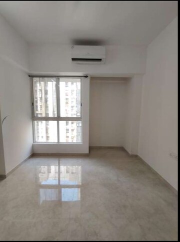 Room in 2 BHK Apartment at Lodha Amara, Kolshet Road – for Rent