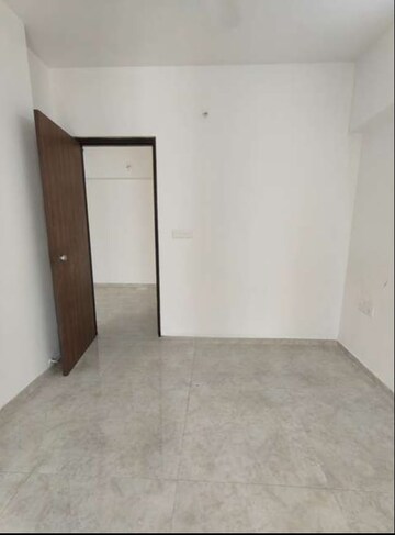 Room in 2 BHK Apartment at Lodha Amara, Kolshet Road – for Rent
