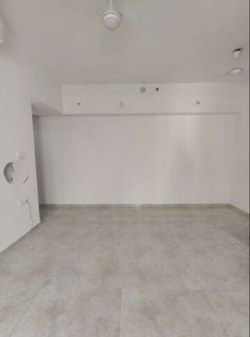 Room in 2 BHK Apartment at Lodha Amara, Kolshet Road – for Rent