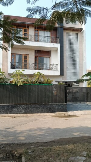 2 BHK Builder Floor For Rent in Aerocity