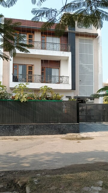 2 BHK Builder Floor For Rent in Aerocity