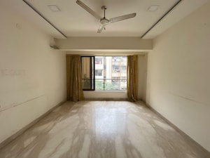 Room in 3 BHK Apartment at Prabhadevi CHS, Prabhadevi – for Rent