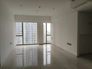 Room in 3 BHK Apartment at Worli – for Rent